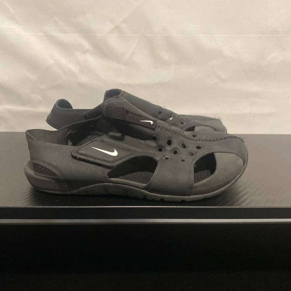 Nike‎ Sunray Protect 2 Black Lightweight Closed Toe Sandal Youth Size 13